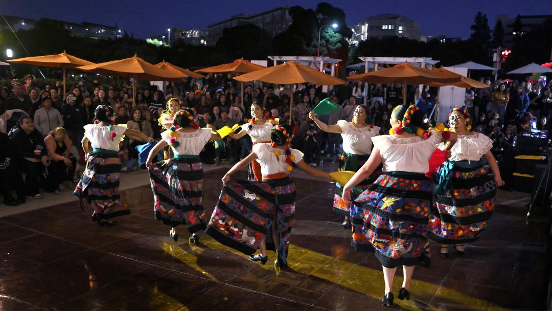 dancers and crowd