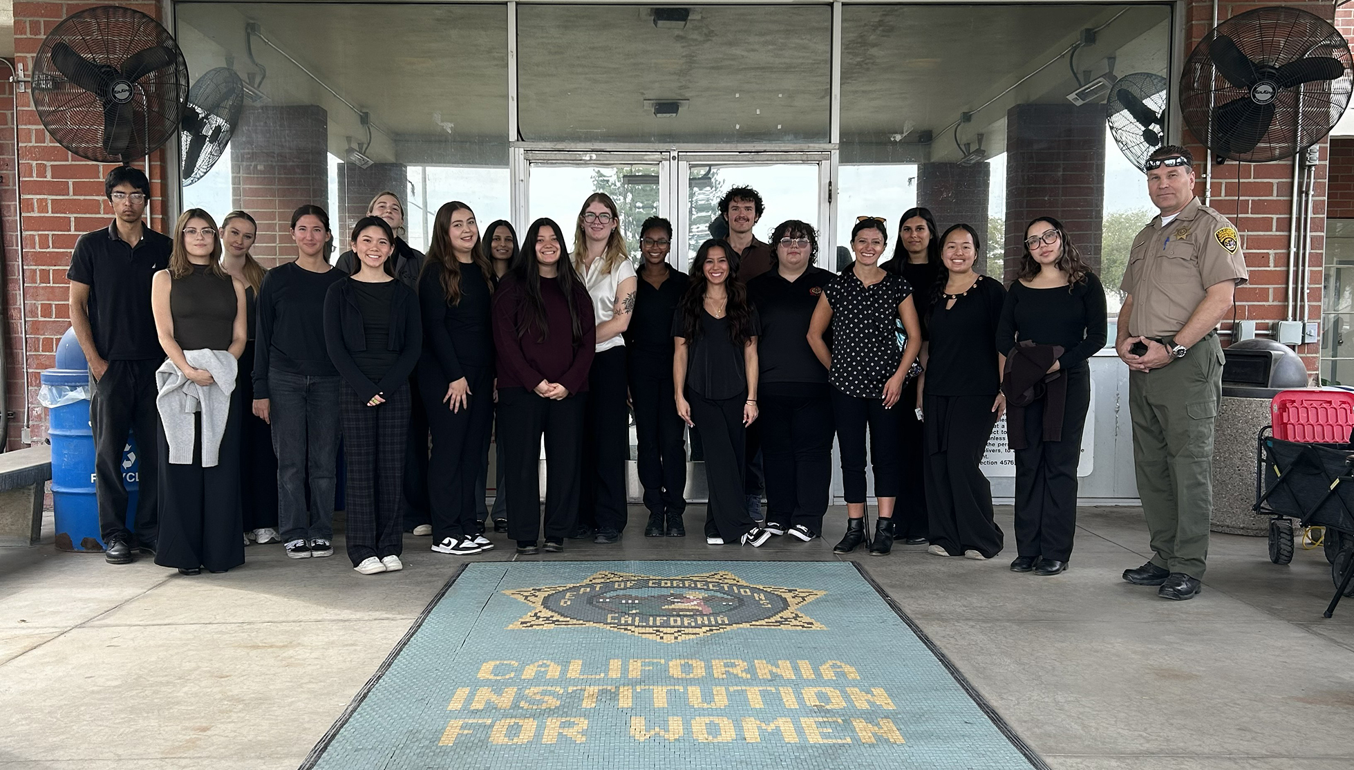 students on prison tour