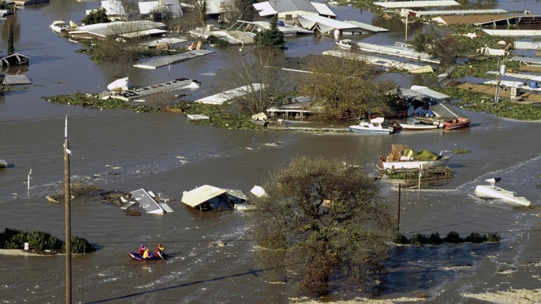 How to survive a major flood School of Social Ecology