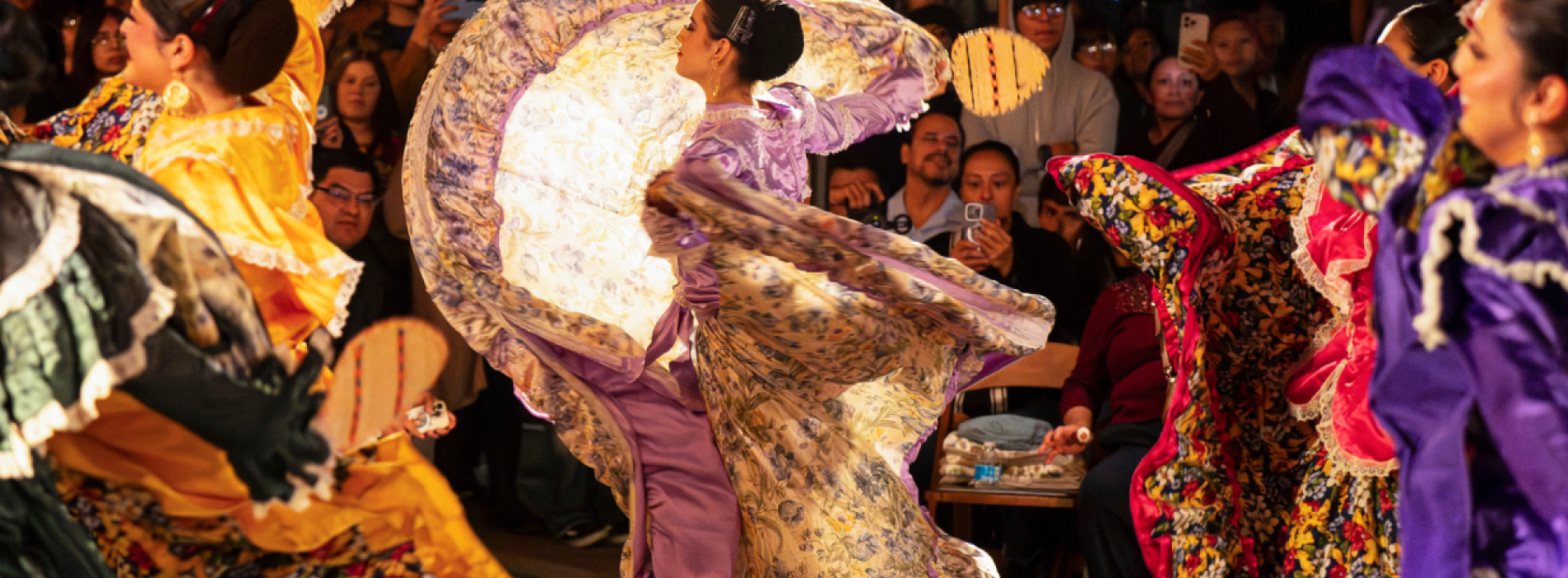 ballet folklorico dancers de UCI dancing